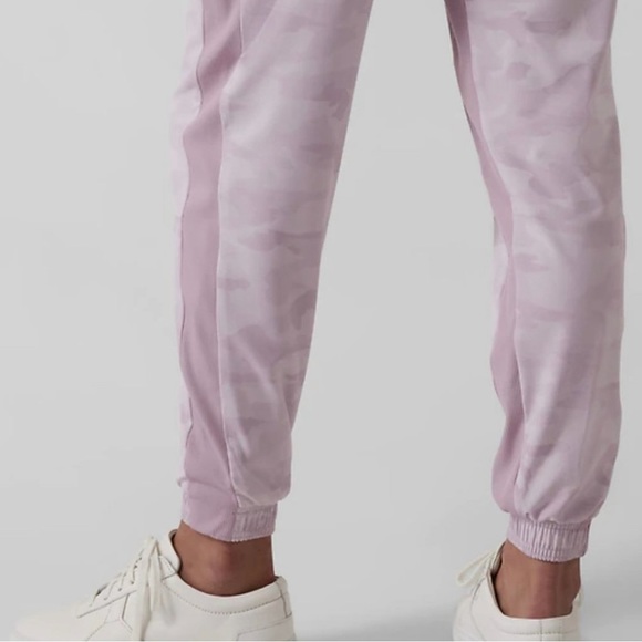 NWT Athleta Brooklyn Lined Camo Jogger Size 0 - Shasta Purple - Picture 5 of 6